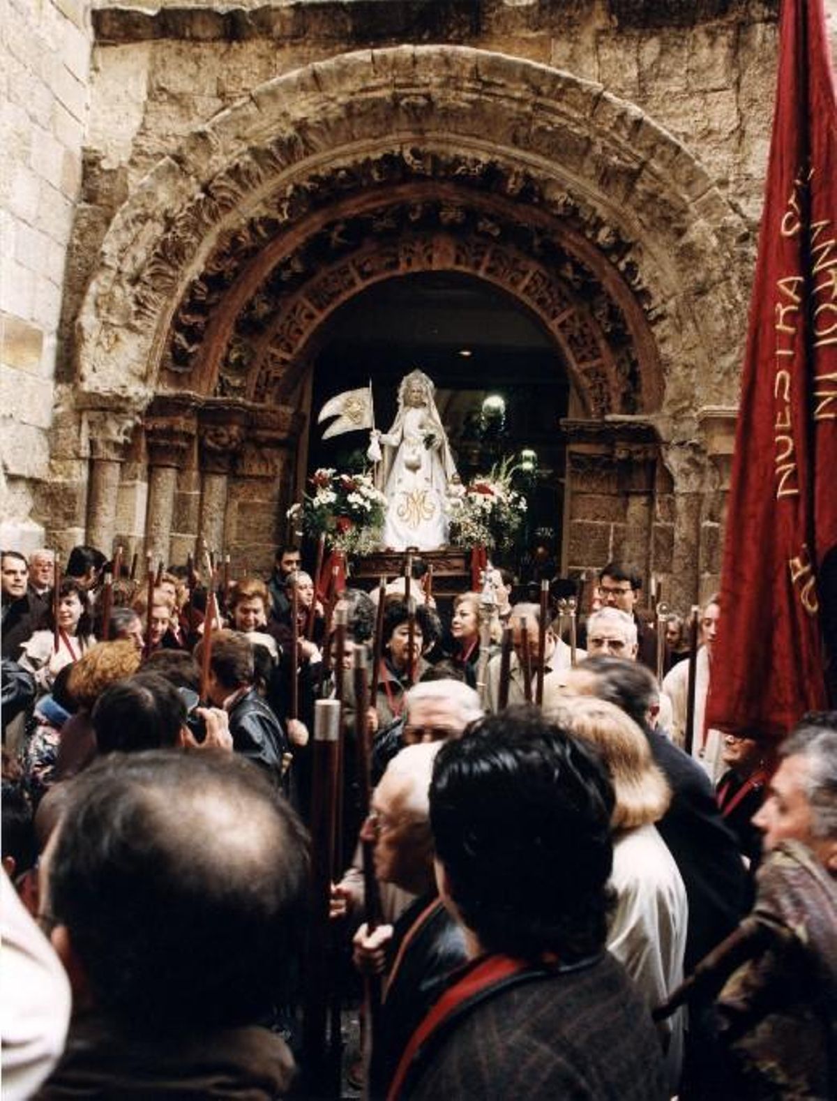 La Virgen de la Concha sale de la iglesia de San Vicente para dirigirse a su coronación canónica en la Catedral de Zamora.