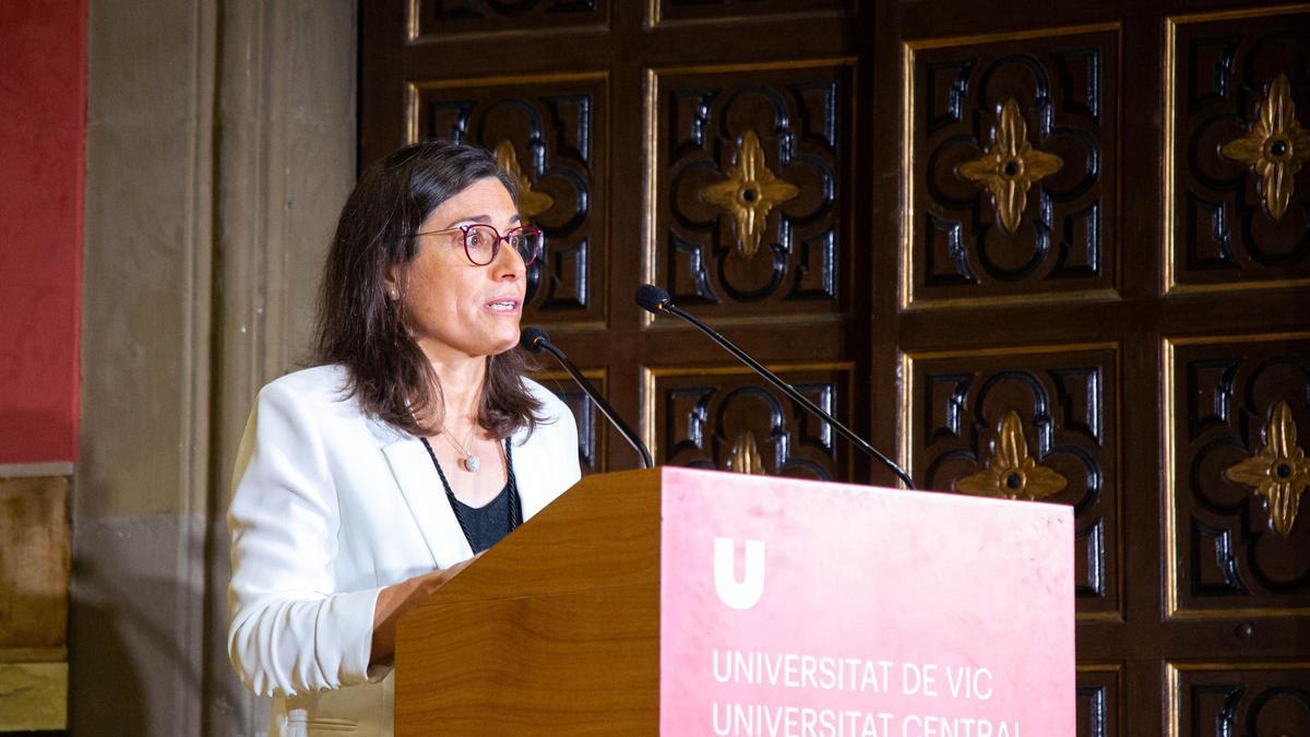 La rectora Marta Otero fent el seu discurs com a nova rectora de la UVic-UCC
