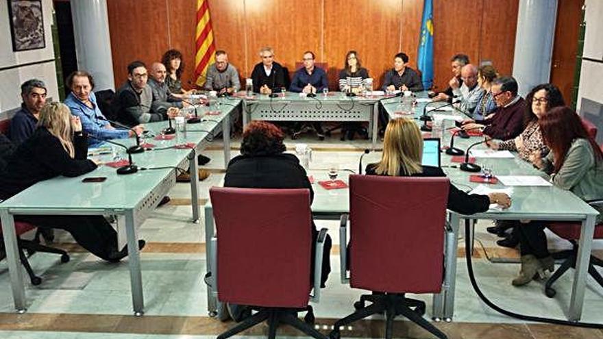 Palamós aprova mocions contra el Rei i la Guàrdia Civil