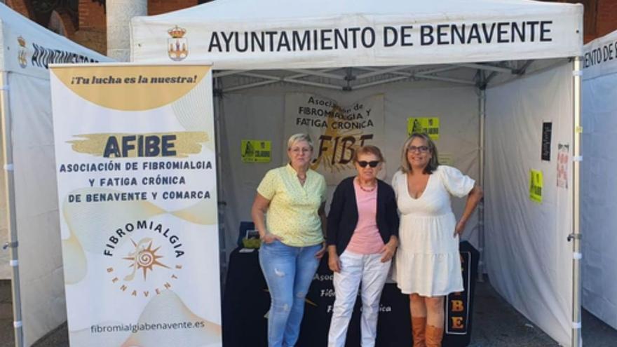 Representantes de Afibe en Benavente, durante las Jornadas Interculturales del pasado año. | E. P.