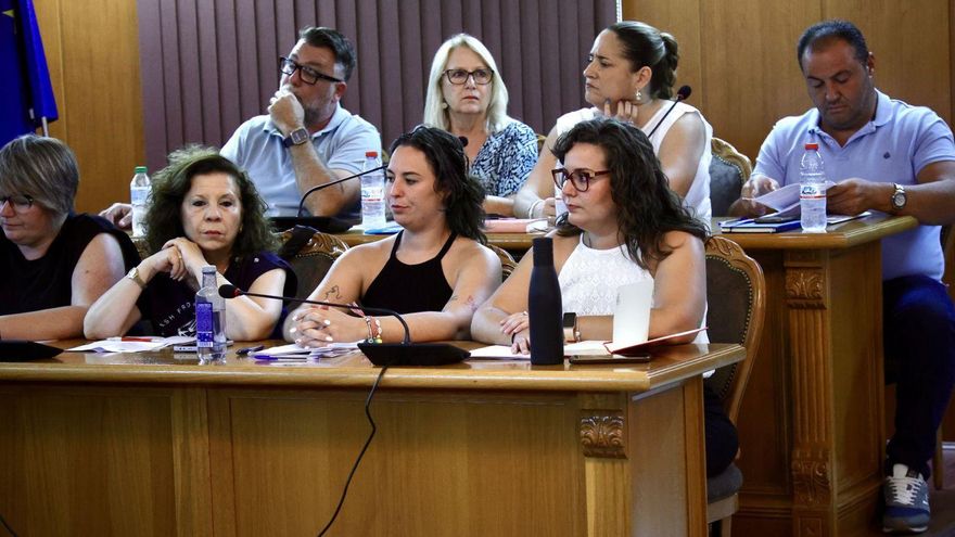 El ahora concejal no adscrito a ningún grupo, Jesús Gomariz, en segunda fila a la derecha, en el Pleno celebrado este miércoles en Alguazas.