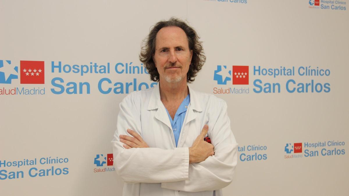 Manuel Álvarez, coordinador del proyecto Neumonía Zero, destinado a prevenir las infecciones por neumonía que se adquieren en la uci.