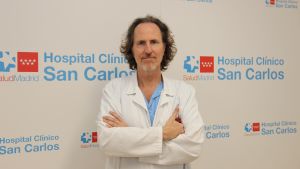 Manuel Álvarez, coordinador del proyecto Neumonía Zero, destinado a prevenir las infecciones por neumonía que se adquieren en la uci.