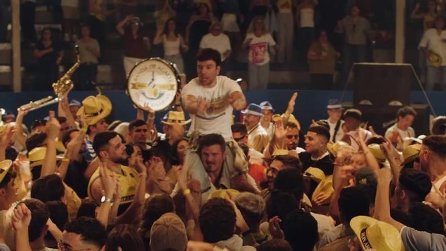 Entre ron, jerga y tradición: Quevedo celebra Canarias en 'Ni borracho', un himno que exalta la vida en las islas