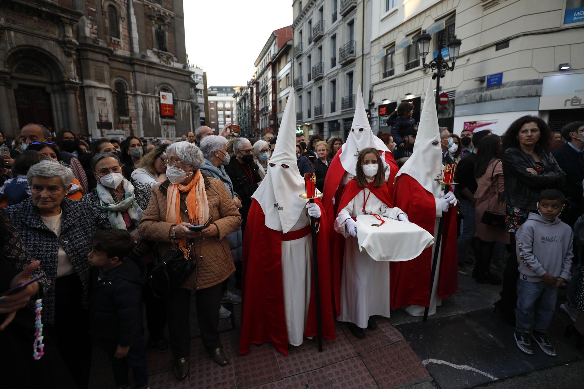 EN IMÁGENES: La imagen de Jesús Cautivo vuelve a recorrer las calles de Oviedo