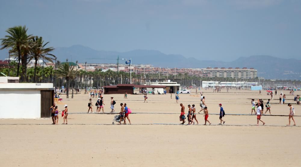 Playas en València medio vacías en el primer fin de semana de agosto