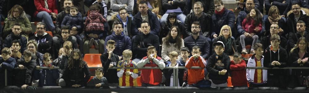 La afición del Valencia invade el Puchades