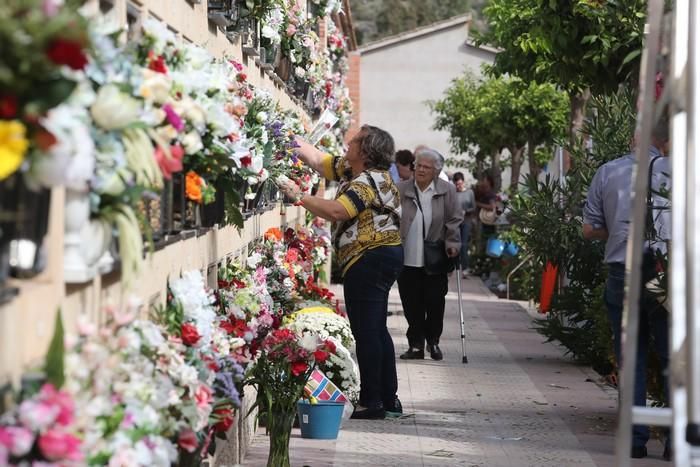 Día de Todos los Santos en el cementerio de Lorca