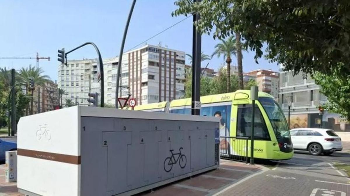 Abschließbare Fahrradboxen wie diese auf dem spanischen Festland soll es bald auch auf Mallorca geben.