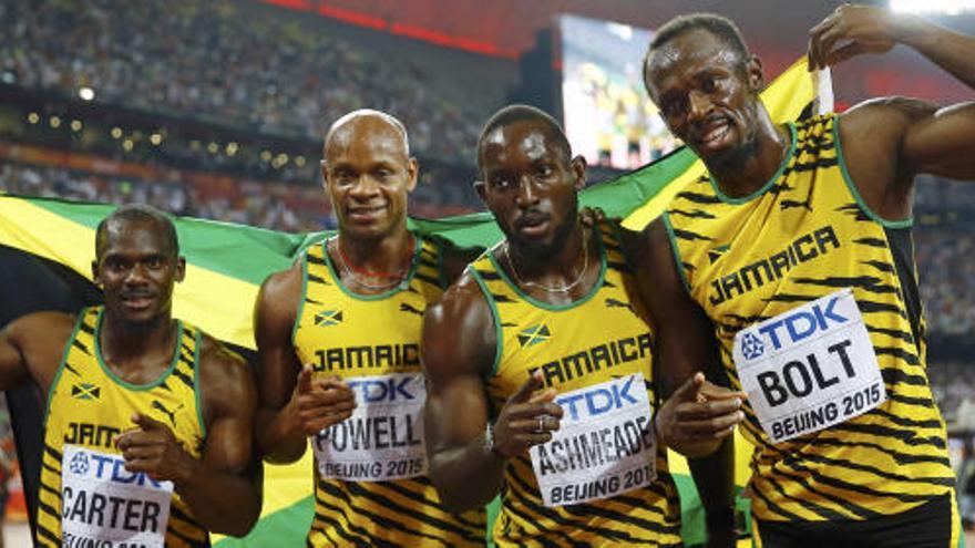 Usain Bolt, Nesta Carter, y el resto del relevo de 4x100 jamaicano que ganó en Pekín 2008.