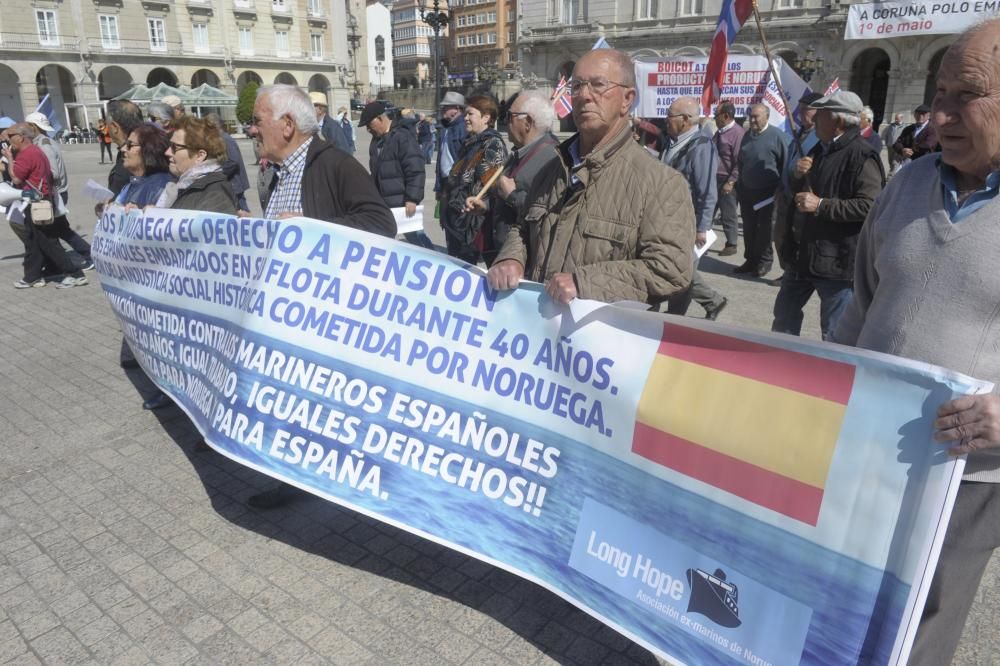 Manifestación número 54 de la plataforma Long Hope