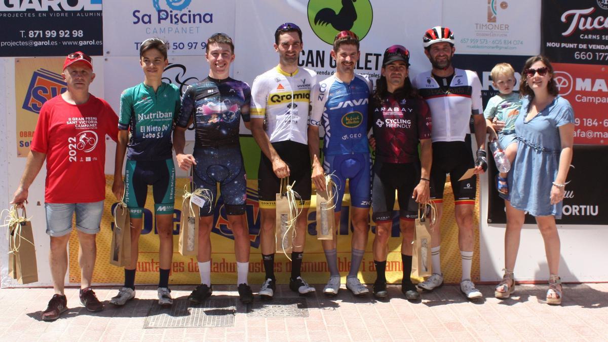 Podio de la prueba ciclista celebrada en Campanet.