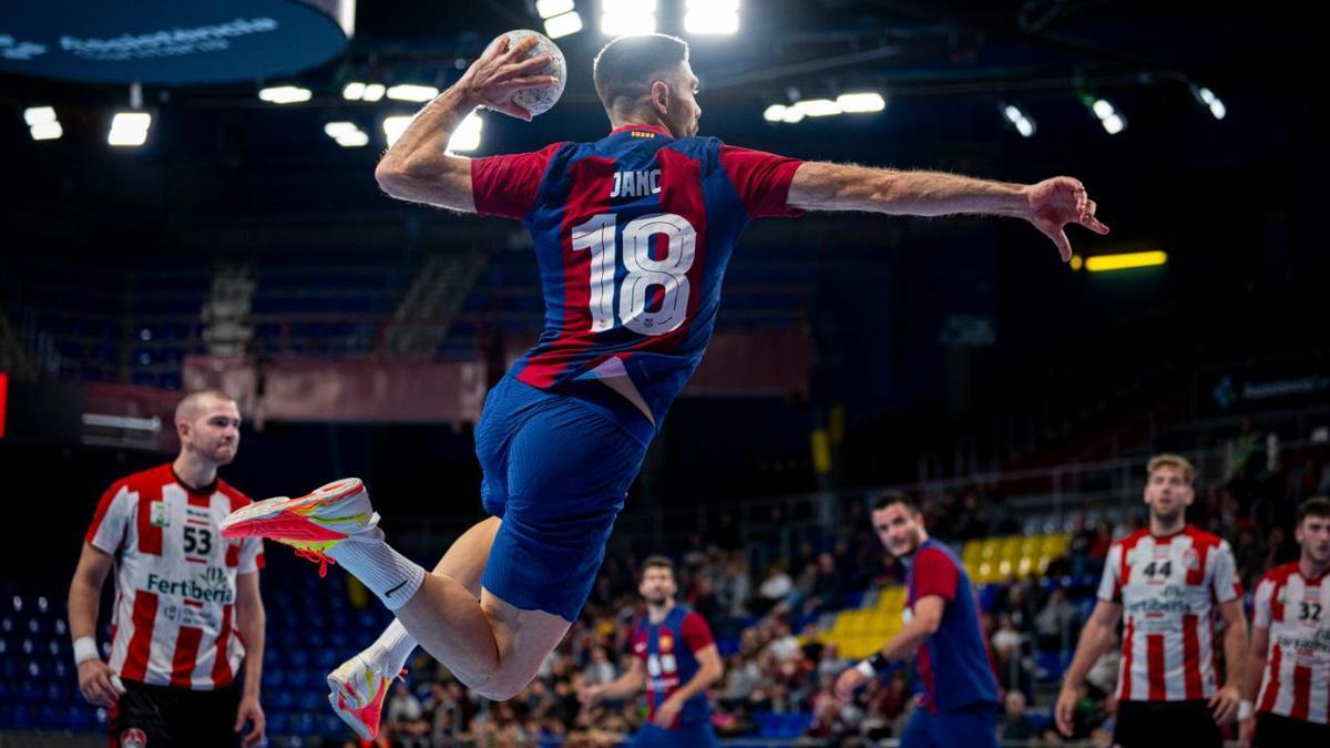 El azulgrana Janc en acción, en el último partido liguero del Barça ante el Puerto Sagunto