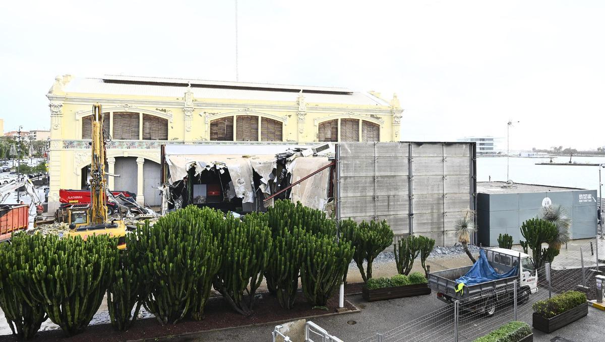 Derribos en la zona portuaria junto al edificio del Reloj