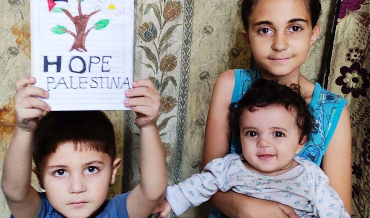 La voz avilesina que presta auxilio a los invisibles en Gaza