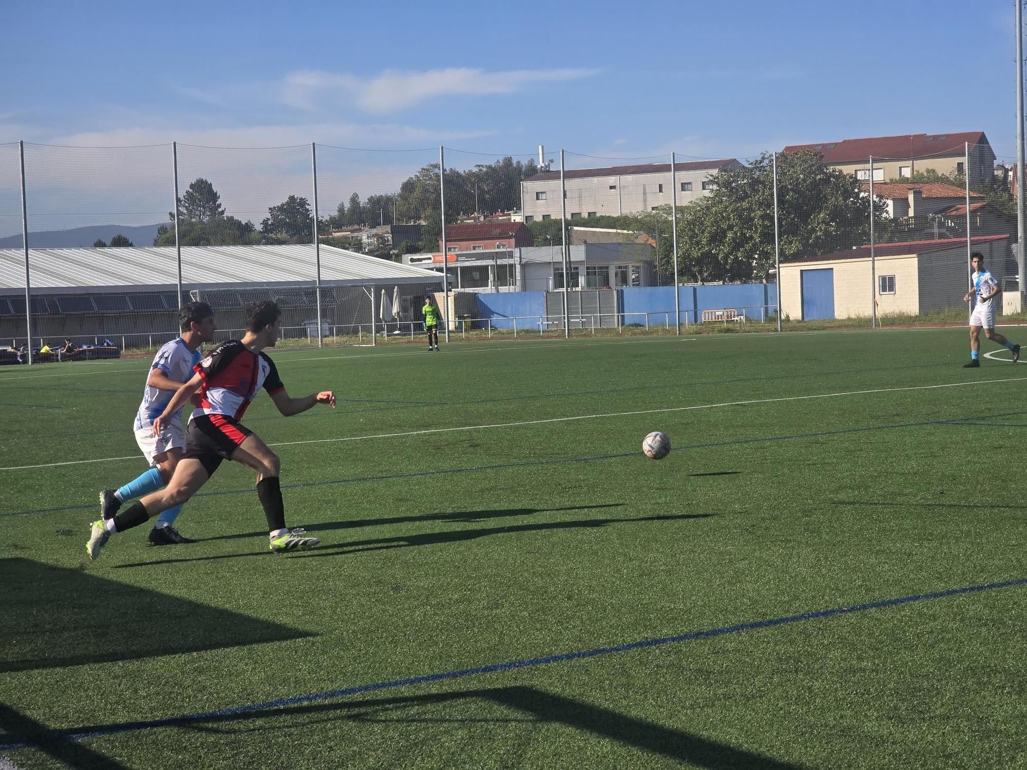 El Juvenil B del Arosa se proclama campeón de la Liga Gallega y logra así el ascenso directo a Liga Nacional tras vencer al Marín (0-3).