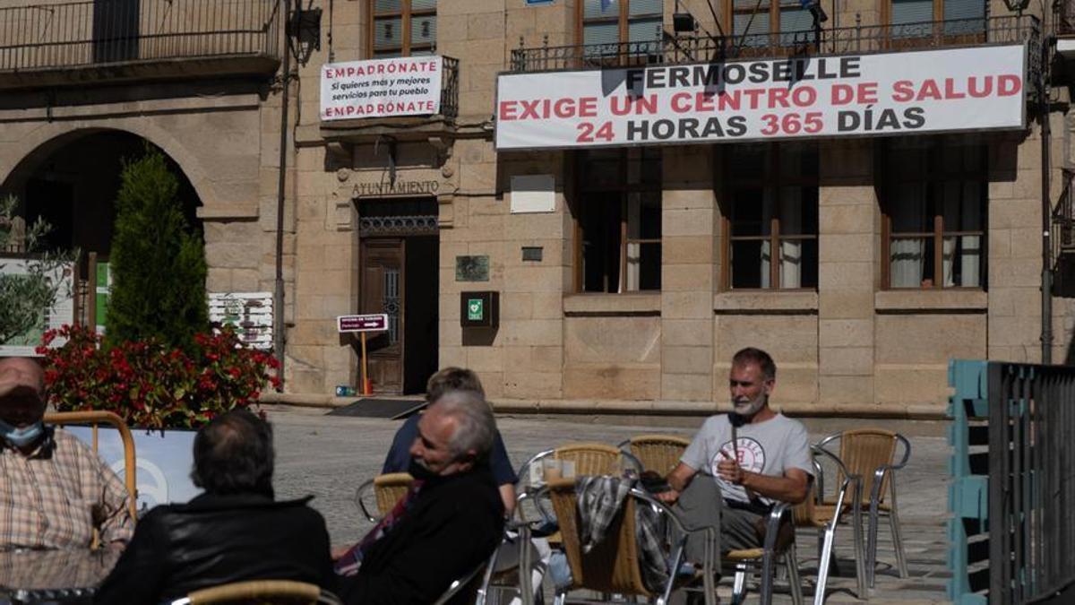 El Ayuntamiento de Fermoselle fleta un autobús para la manifestación por la Sanidad en Zamora.