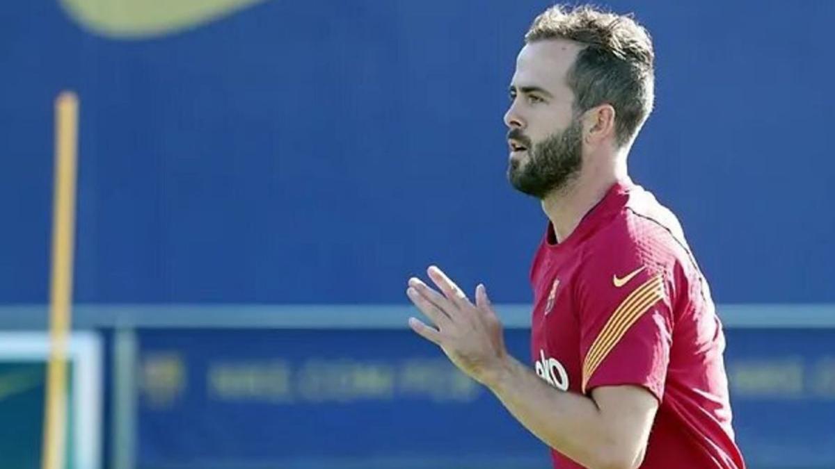 Miralem Pjanic en una sessió d’entrenament amb el Barça. | FC BARCELONA