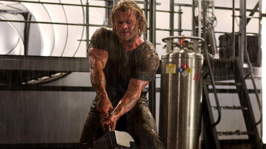 Hemsworth vuelve a meterse en la piel de Thor.