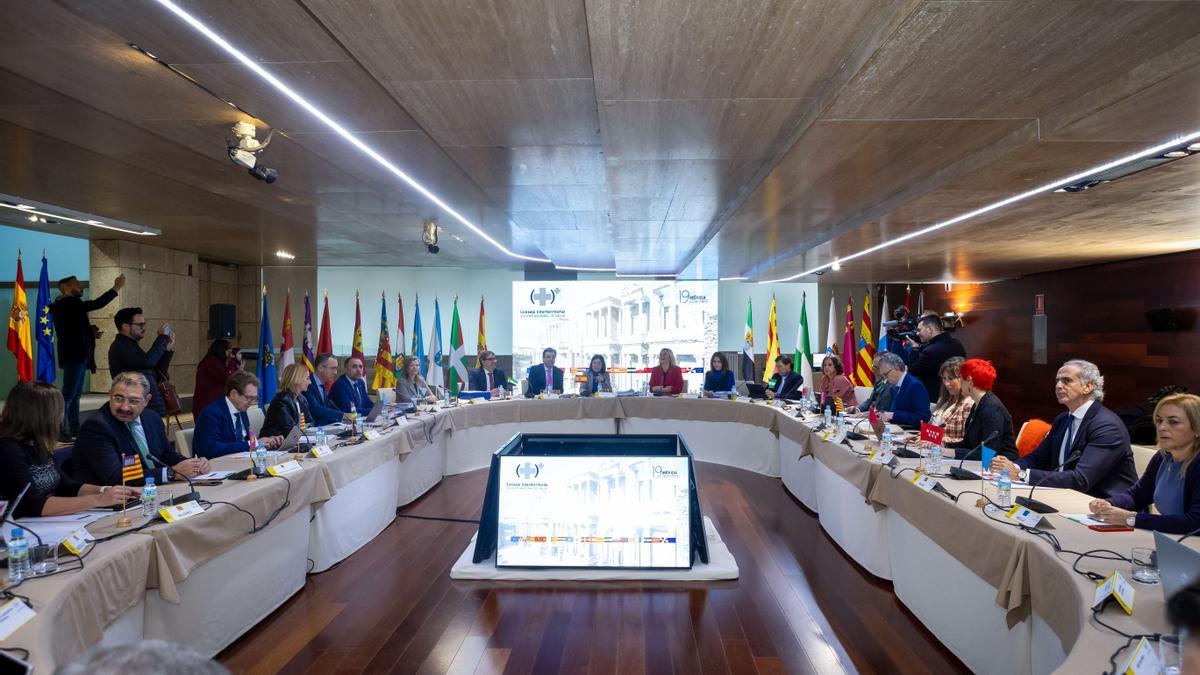 El Consejo Interterritorial ya está reunido en la Asamblea de Extremadura.