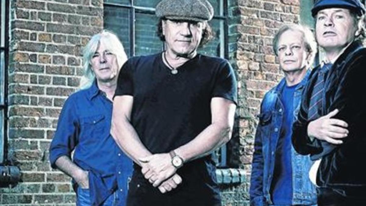 AC / DC, contra viento y marea