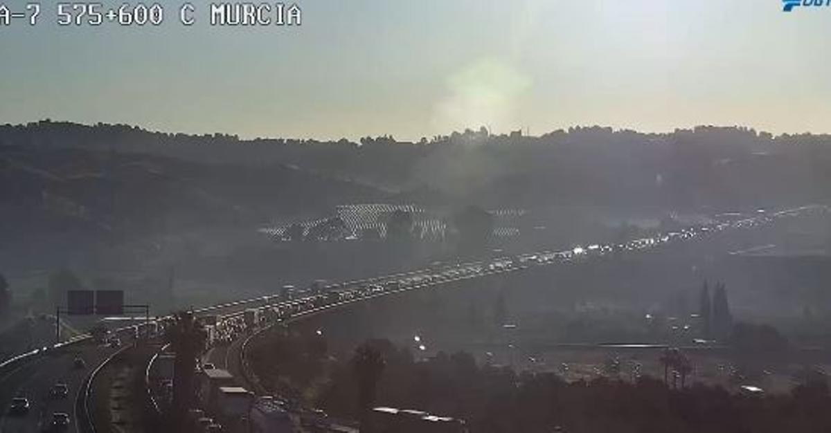 Imagen del atasco captada por la DGT