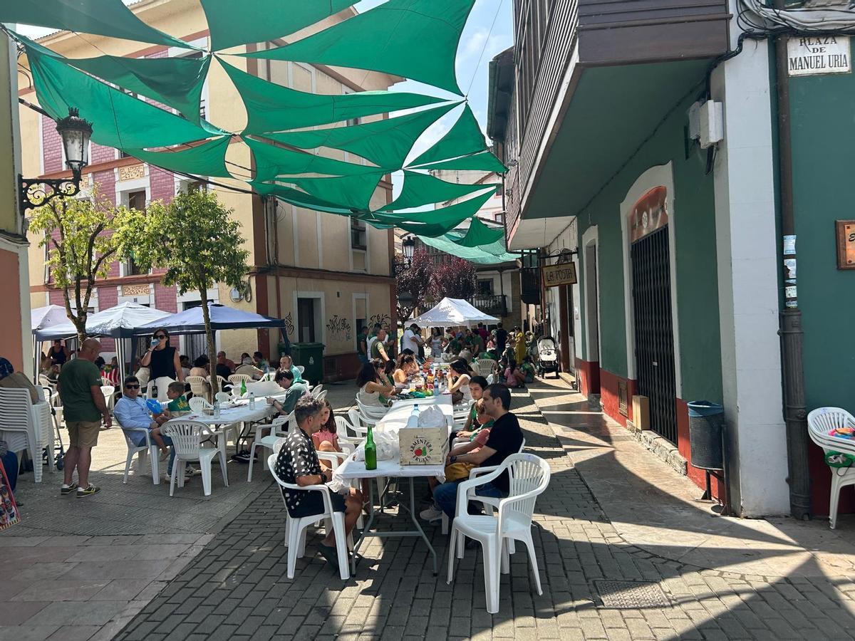 EN IMÁGENES: Comida en la calle en el Festival de la Sidra de Nava