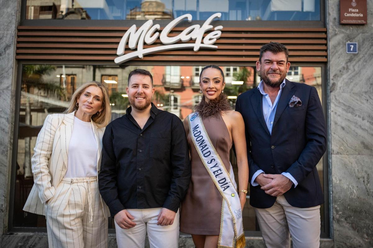 Visita de la candidata a reina de McDonald's y El Día a uno de los restaurantes