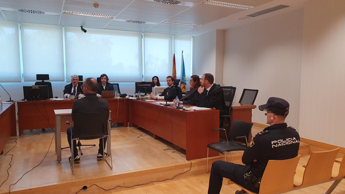 Una imagen de la primera jornada del juicio por el crimen en Elche