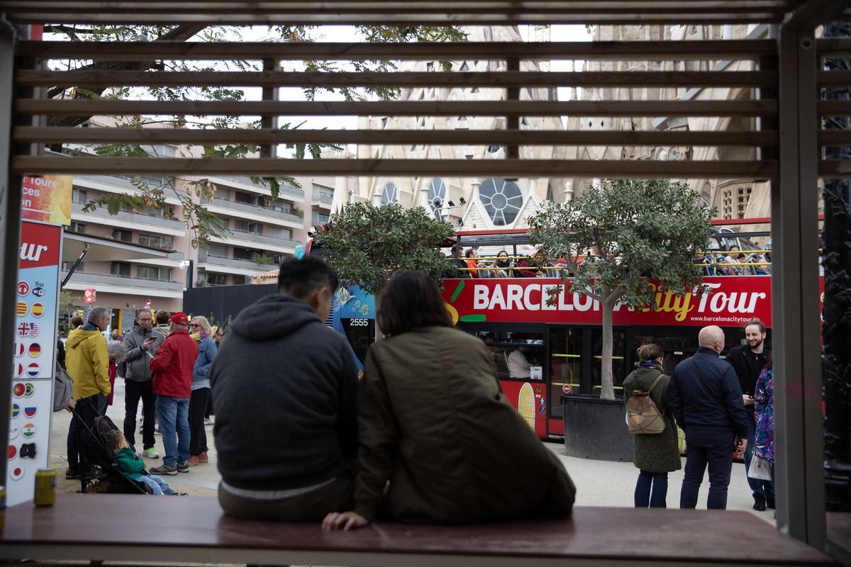 Los turistas llenan Barcelona pese al mal tiempo