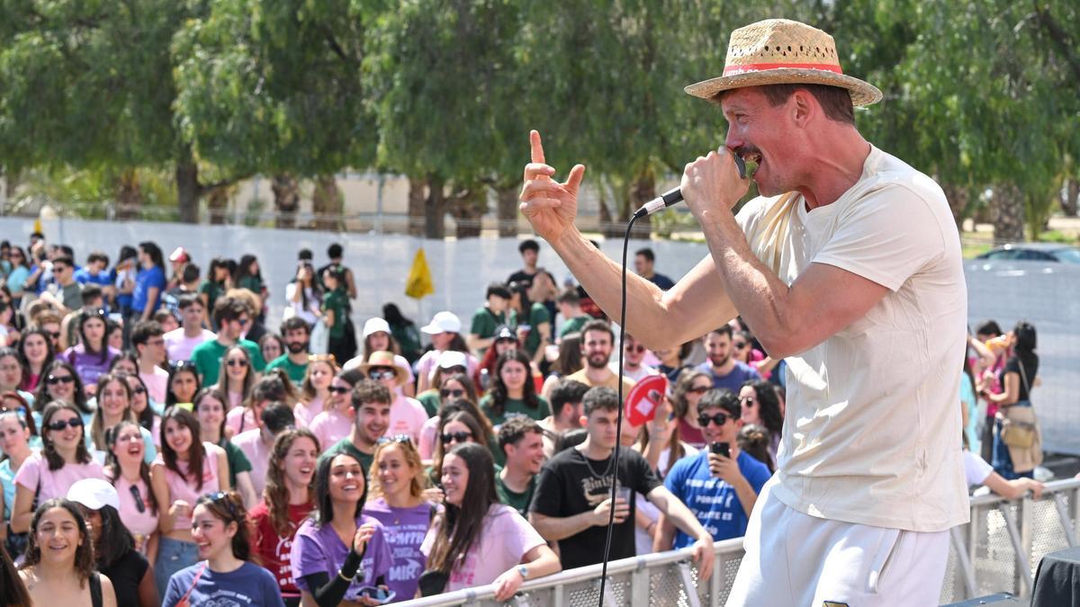 Grison de La Revuelta "lo peta" en las Paellas de la UMH de Elche