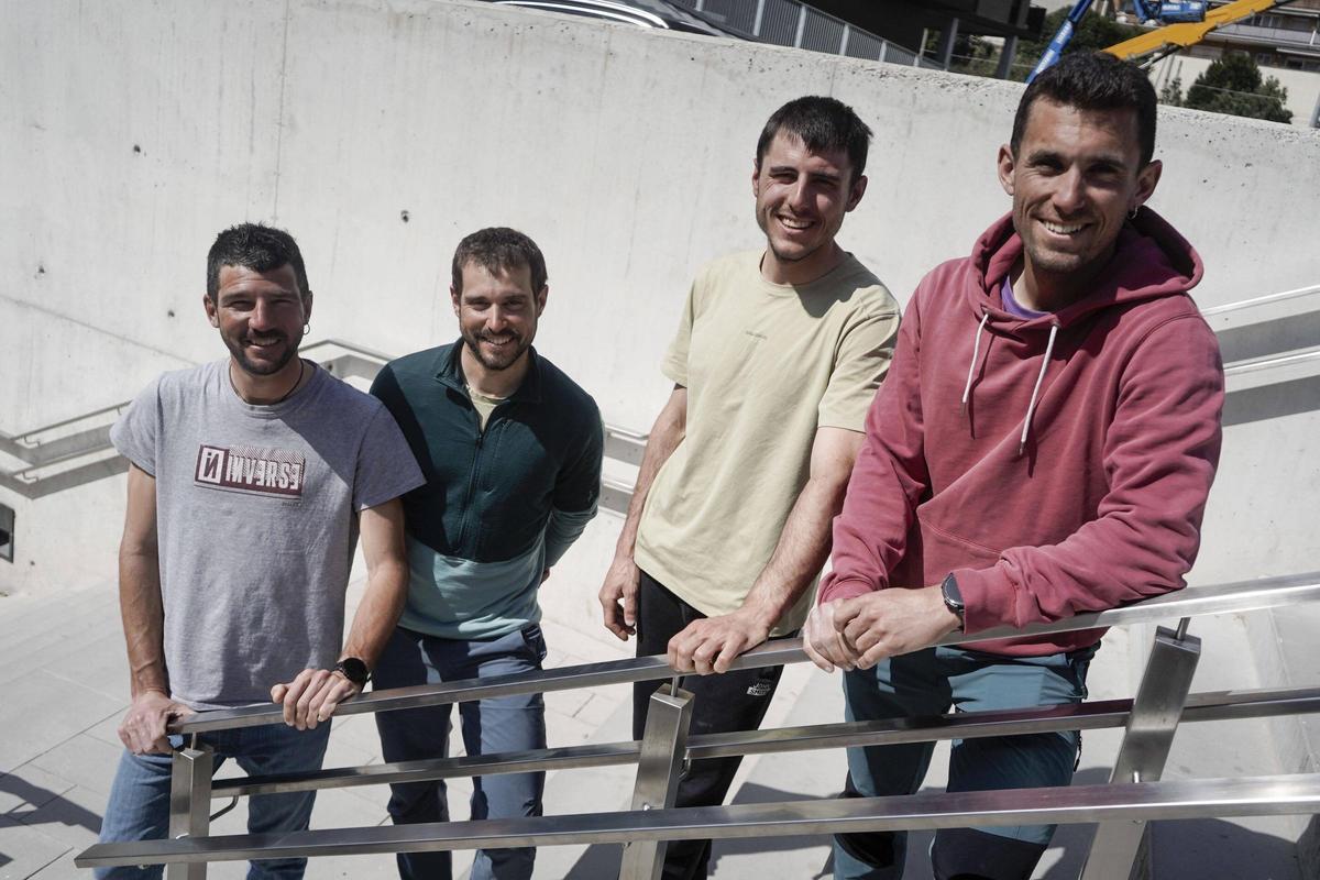 Albert Ballús, Nil Bacardit, Josep Roset i Adrià Duarri a l'exterior de les instal·lacions de Regió7