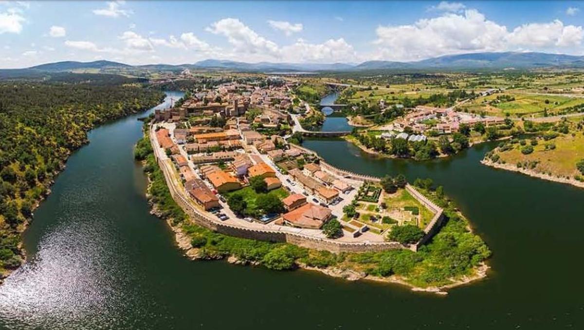 Vista de la muralla de Buitrago de Lozoya