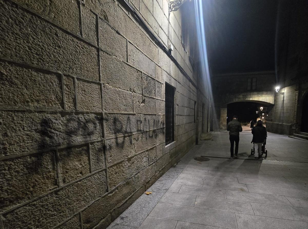 Pintadas en las paredes del pazo.
