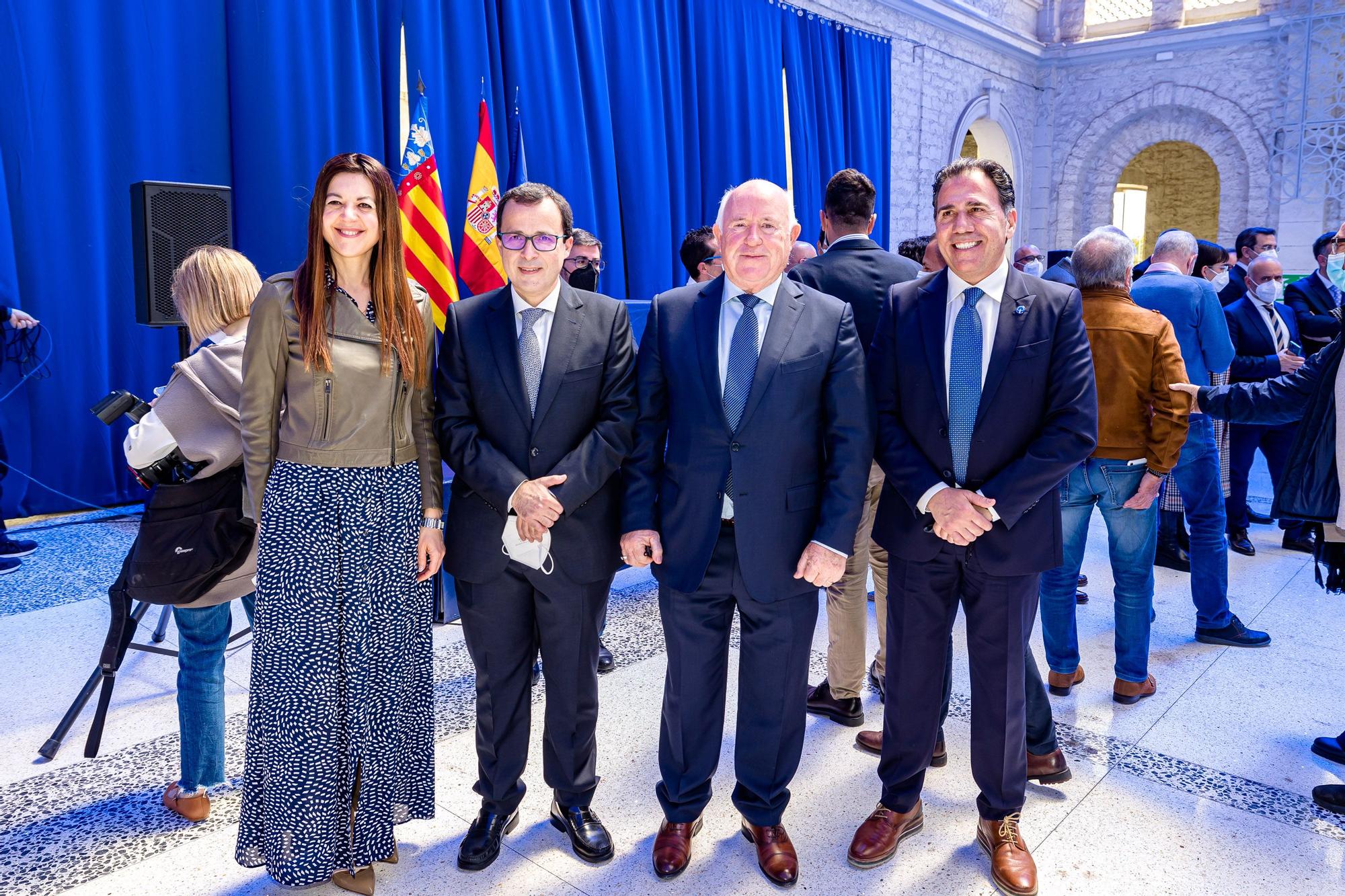 Julián López apuesta por que el puerto de Alicante se convierta en un nuevo enclave logístico y de la innovación