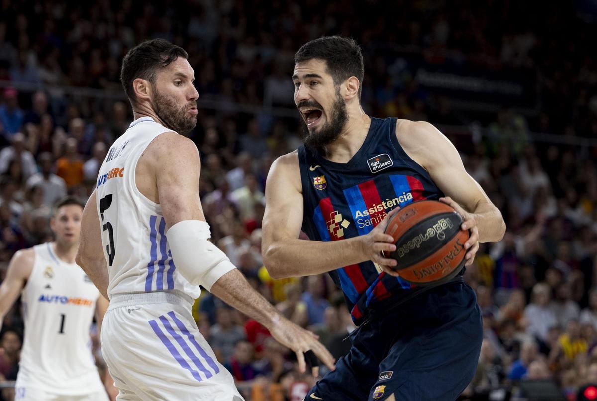 Nikola Kalinic estuvo muy activo en el primer encuentro de la final