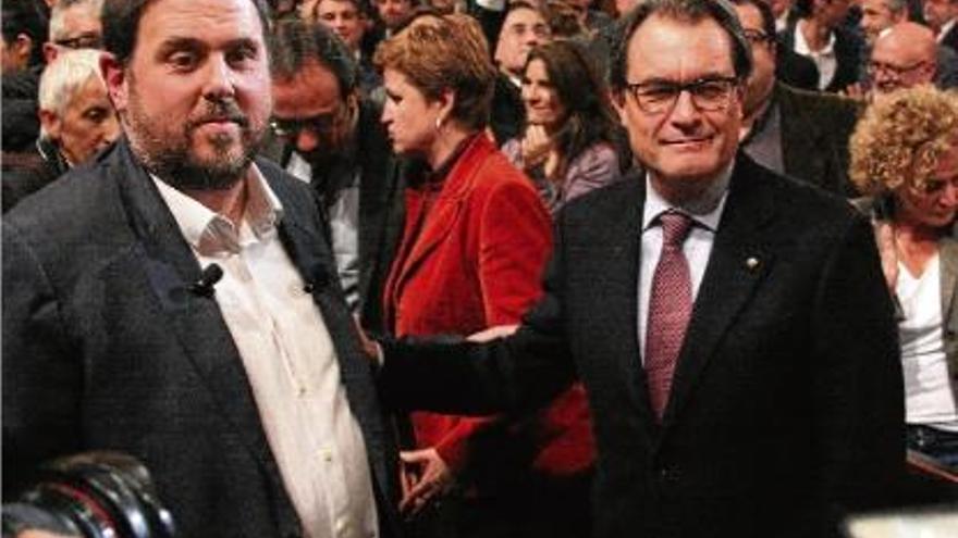 Oriol Junqueras i Artur Mas es fan una foto plegats un cop acabada la recent conferència del líder d&#039;ERC.