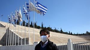 zentauroepp52819465 athens  greece   17 03 2020   a man wears a protective mask 200810182735