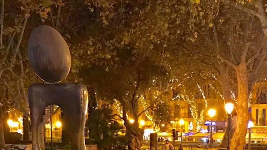 Cort usa una escultura de Miró para sostener un precinto en la calle Conquistador