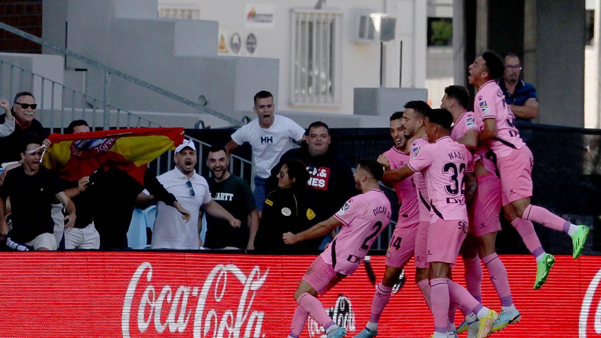 Los jugadores del Espanyol celebrando el empate final