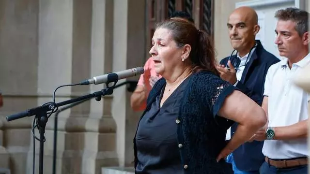 La germana de Carles Vilajosana reclama justícia en una plaça Neus Català i Pallejà plena