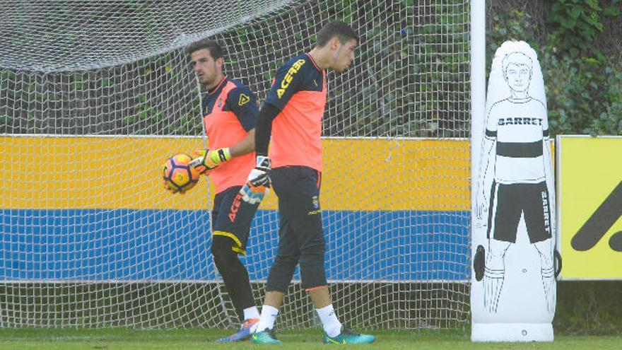 Javi Varas y Raúl Lizoain, en un entrenamiento de esta temporada en las instalaciones de Barranco Seco.