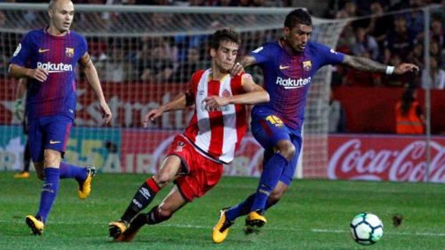 Pere Pons lluita amb Paulinho en el partit de la primera volta.