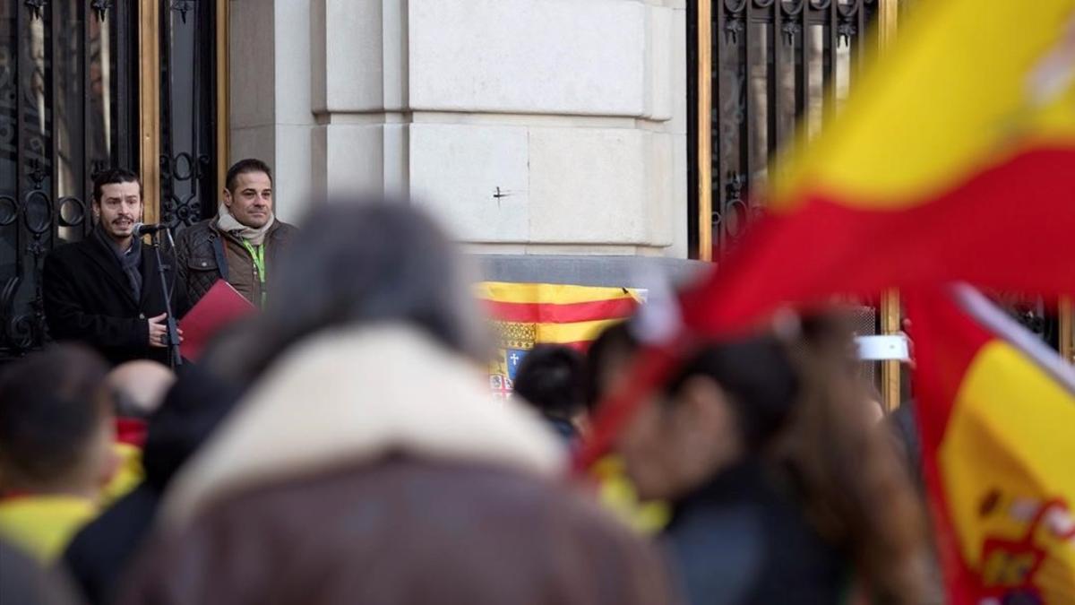 Concentracion en la plaza de Espana de Zaragoza bajo el lema  'La Constitucion merece respeto', el pasado 6 de diciembre.