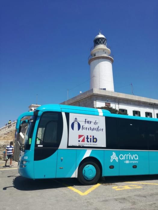 Los buses lanzadera hacia el faro de Formentor inician su actividad