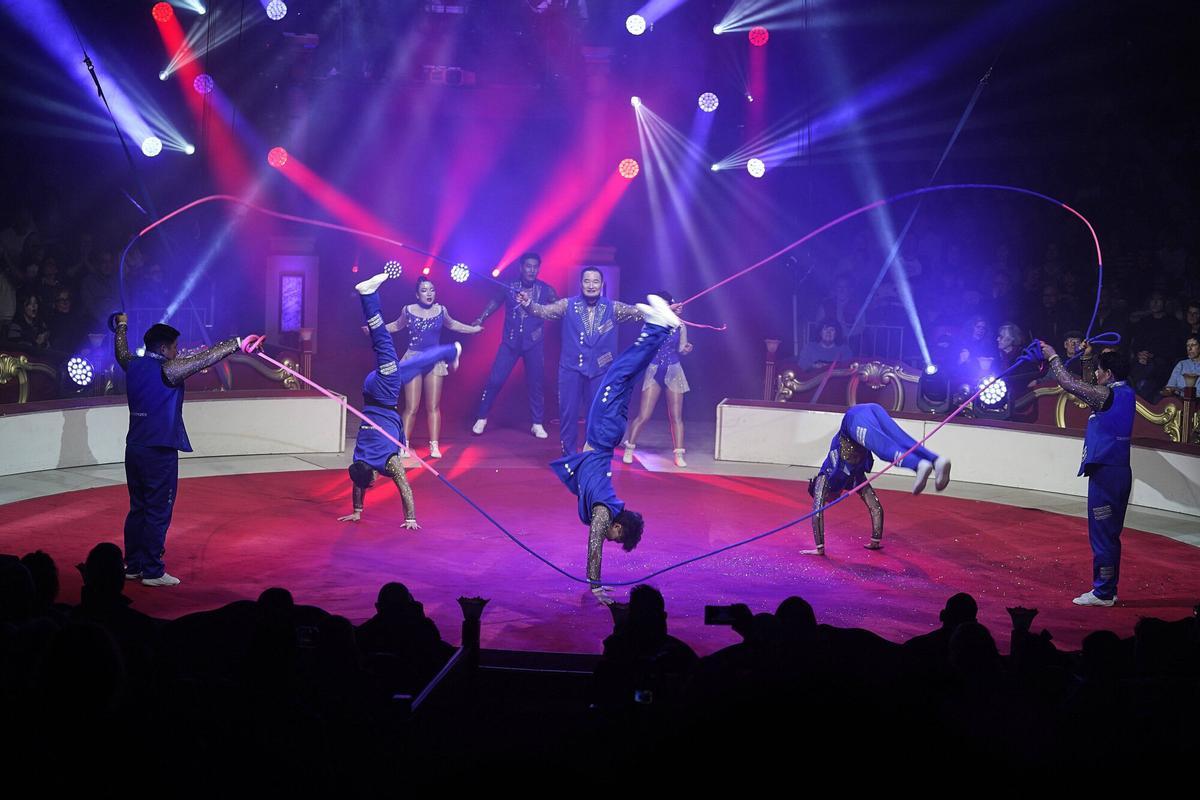 Les imatges de l'espectacle Vermell del Festival del Circ de Girona 2026