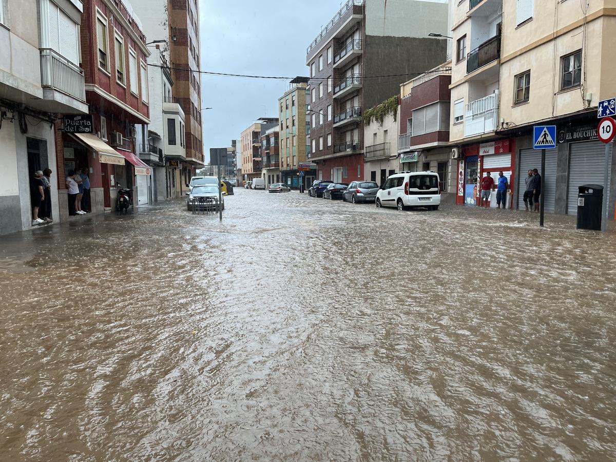 La calle Padre Tomás Lucas anegada durante el episodio de lluvias torrenciales registrado el 2 de septiembre.