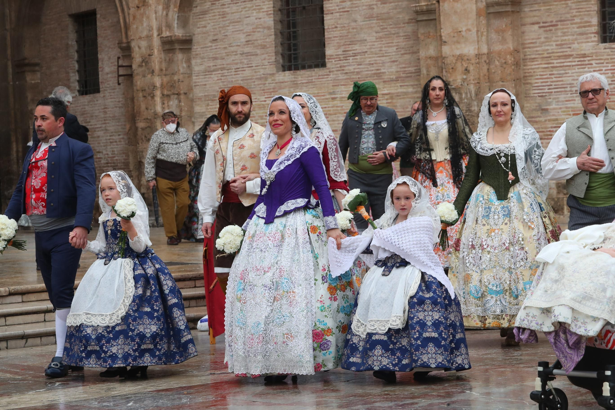 Búscate en el primer día de ofrenda por la calle de la Paz (entre las 15:30 a las 17:00 horas)
