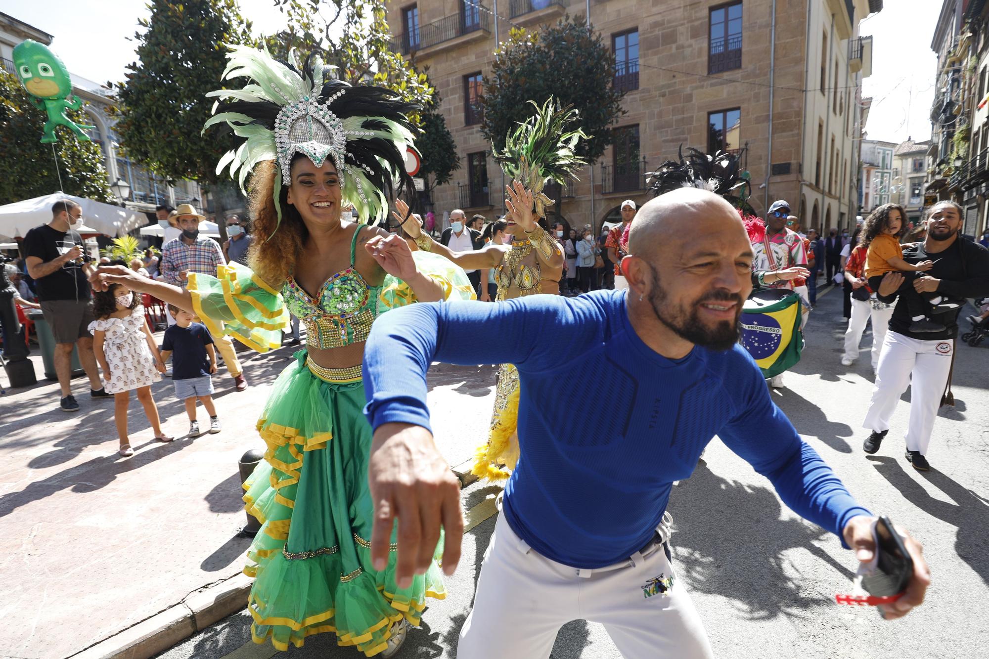 El mini desfile del Día de América en Asturias de San Mateo 2021