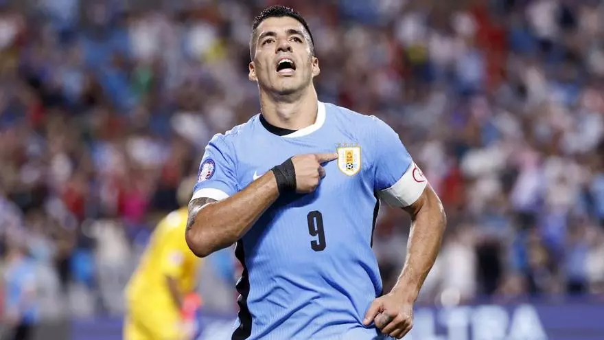 Forlán, seleccionador interino de Uruguay: "Luis Suárez tiene gol y lo sigue demostrando"